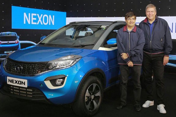 Mặc dù phiên bản concept của mẫu  xe ôtô Tata Nexon đã được giới thiệu tại triển lãm xe Delhi từ năm 2014, nhưng đến năm 2016 phiên bản sản xuất của mẫu SUV cỡ nhỏ này mới được ra mắt tại Ấn Độ và đến nay trước khi được tung ra thị trường, Nexon đã được Tata Motor đã công bố giá chính thức.